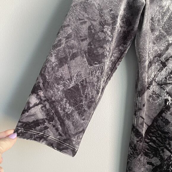 Chico's Velvet Top Women’s Size 1/M Silver Gray Embossed Holiday Chic Glam Party - Picture 5 of 10